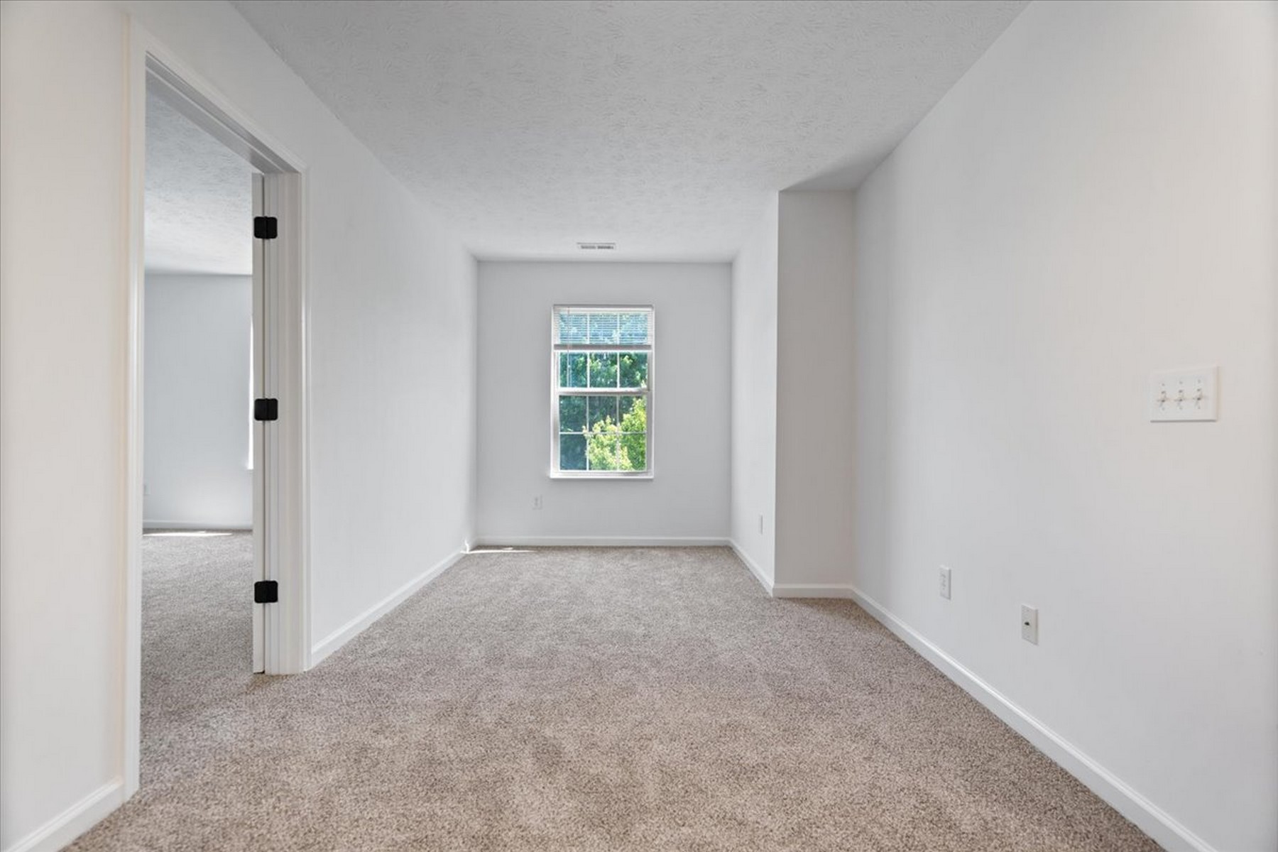  Completely Remodeled Four Bedroom Home on Oversized Lot - 物件實景