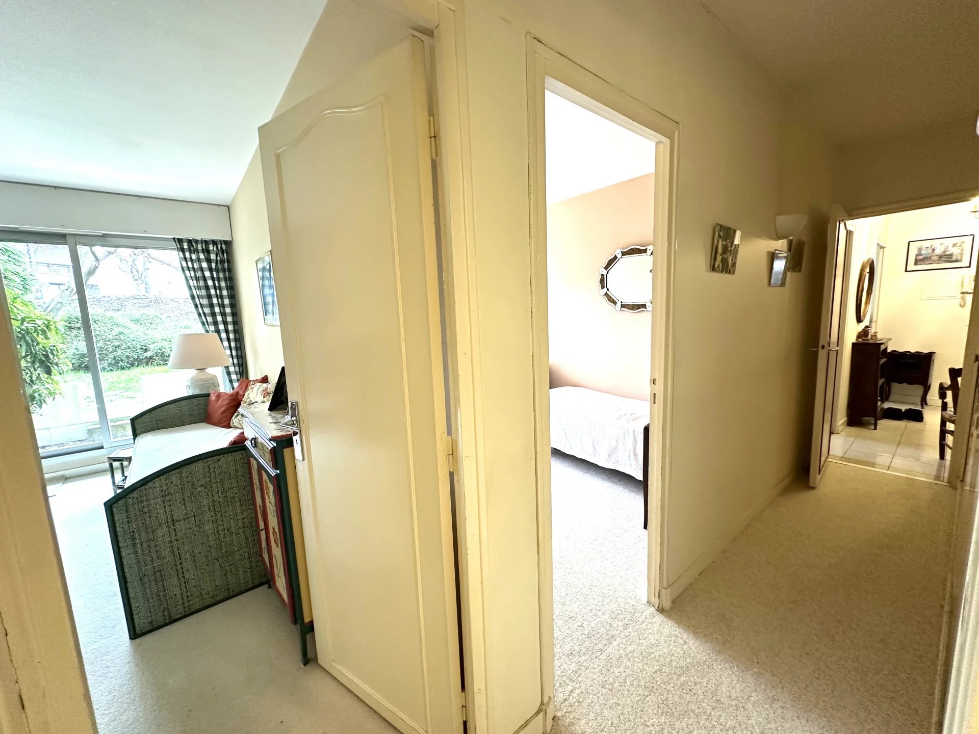 Le Vésinet, Île-de-France, 78110, FR, 2 Bedrooms Bedrooms, ,2 BathroomsBathrooms,Residential,For Sale,1994889