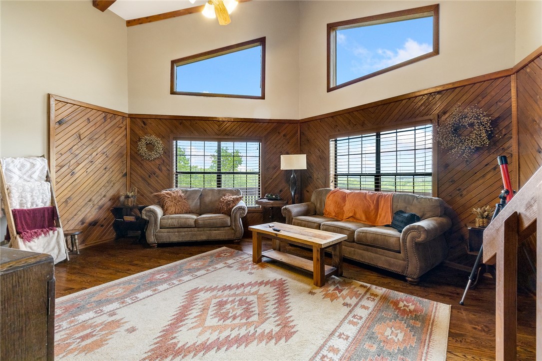 Compton, Arkansas, 72624, United States, 5 Bedrooms Bedrooms, ,3 BathroomsBathrooms,Residential,For Sale,1805954