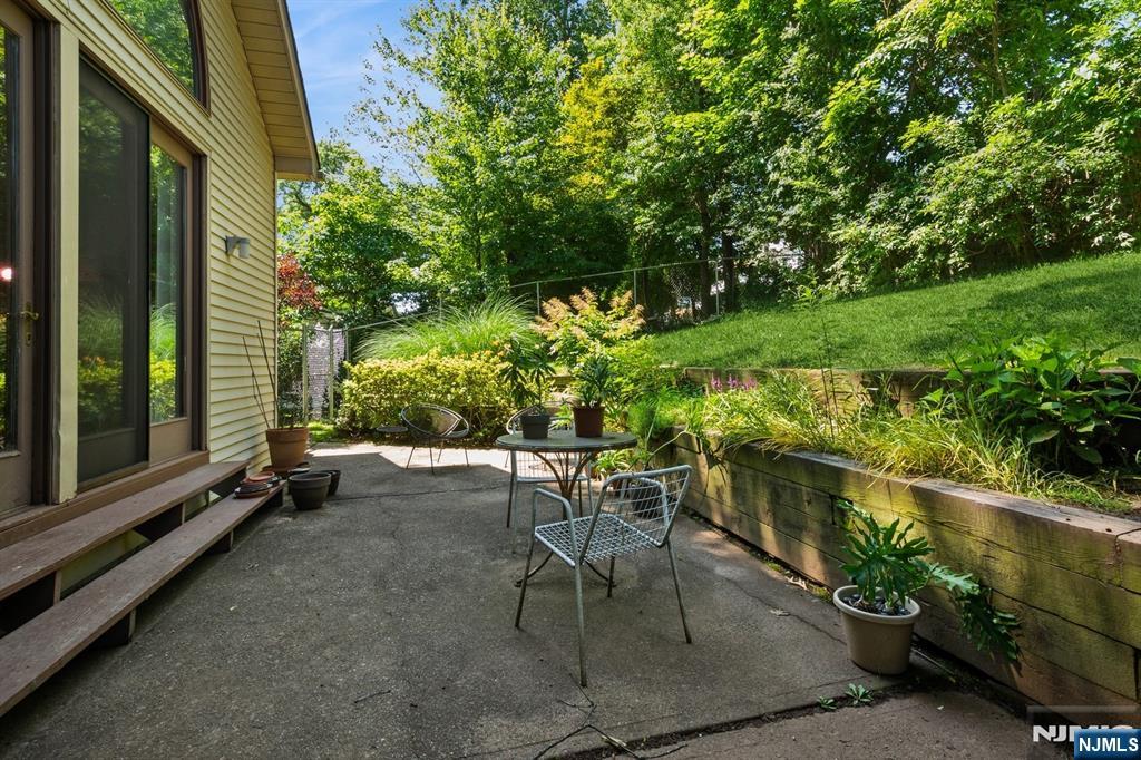 Cresskill, New Jersey, 07626, United States, 3 Bedrooms Bedrooms, ,2 BathroomsBathrooms,Residential,For Sale,1987908