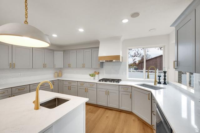 South Jordan, Utah, 84095, United States, 8 Bedrooms Bedrooms, ,8 BathroomsBathrooms,Residential,For Sale,1988592