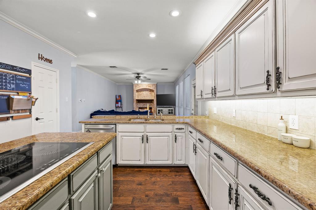 Carrollton, Texas, 75007, United States, 4 Bedrooms Bedrooms, ,3 BathroomsBathrooms,Residential,For Sale,1970362