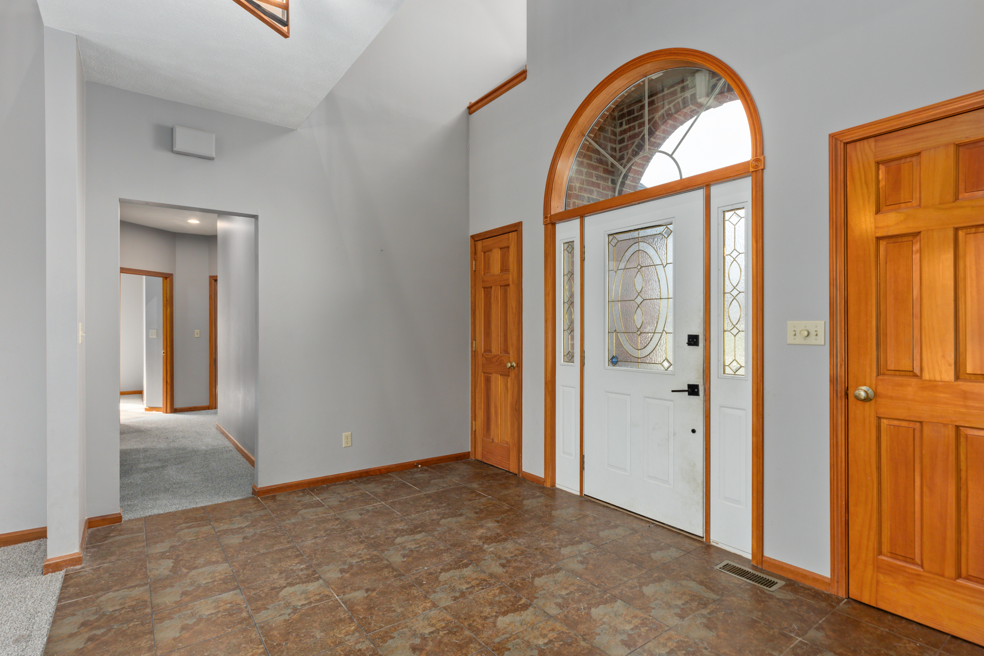 Litchfield, Illinois, 62056, United States, 5 Bedrooms Bedrooms, ,4 BathroomsBathrooms,Residential,For Sale,1986083