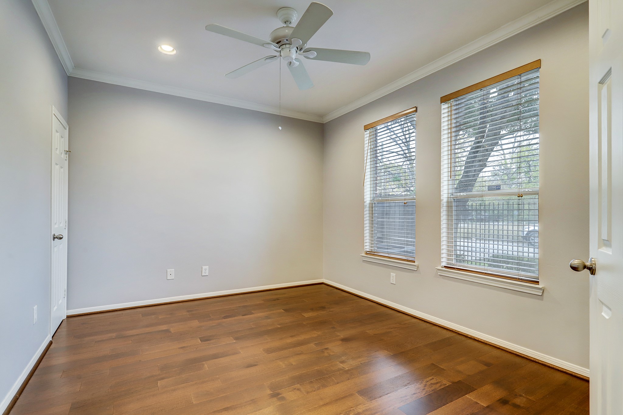 2211 Roy Street B - 物件實景