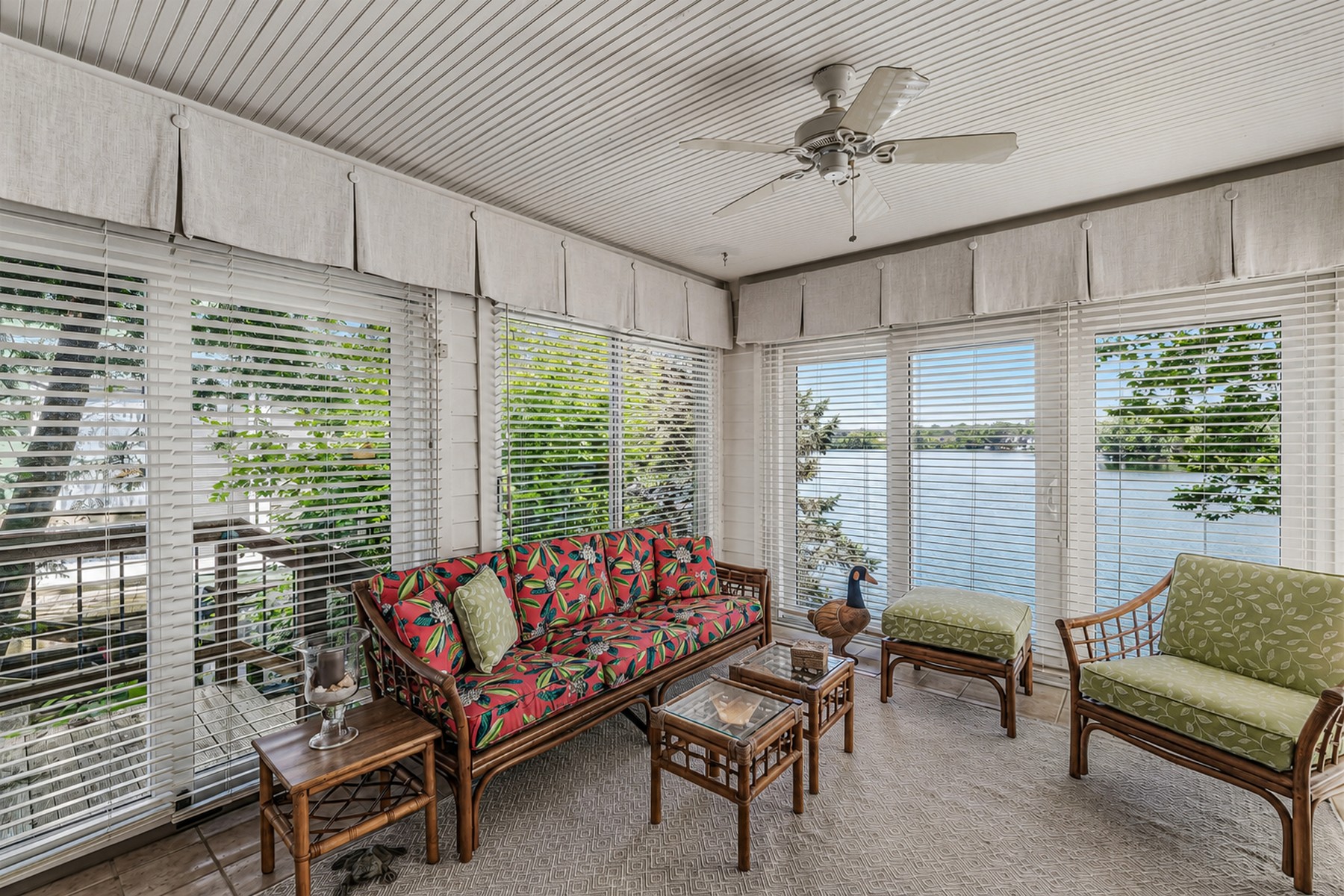  Beautifully Maintained Waterfront Home with Breathtaking Views - 物件實景