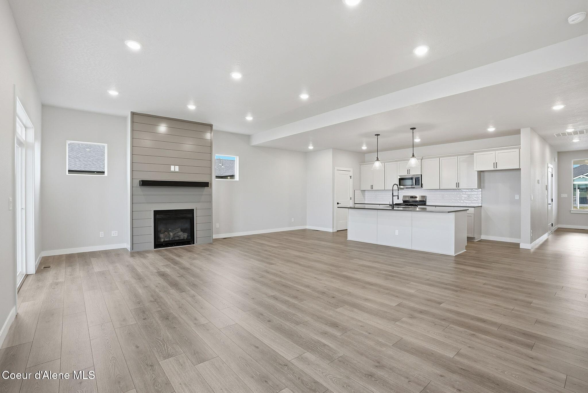 Coeur d'Alene, Idaho, 83815, United States, 4 Bedrooms Bedrooms, ,3 BathroomsBathrooms,Residential,For Sale,2015993