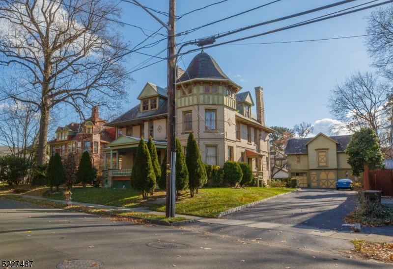 North Plainfield Boro, New Jersey, 07060-4601, United States, 5 Bedrooms Bedrooms, ,4 BathroomsBathrooms,Residential,For Sale,1935146