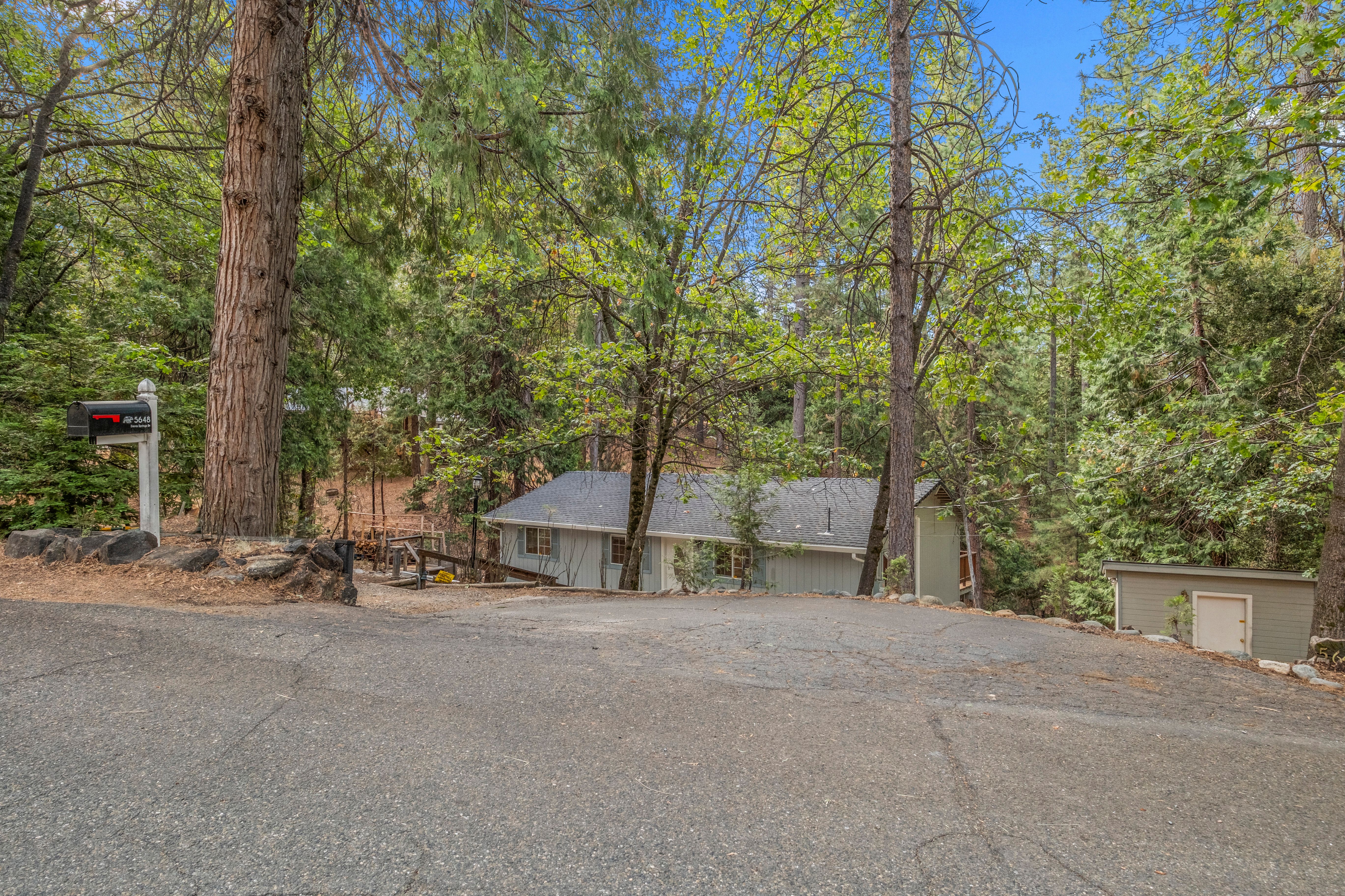  5648 Sierra Springs Drive, Pollock Pines, CA 95726 - 物件實景