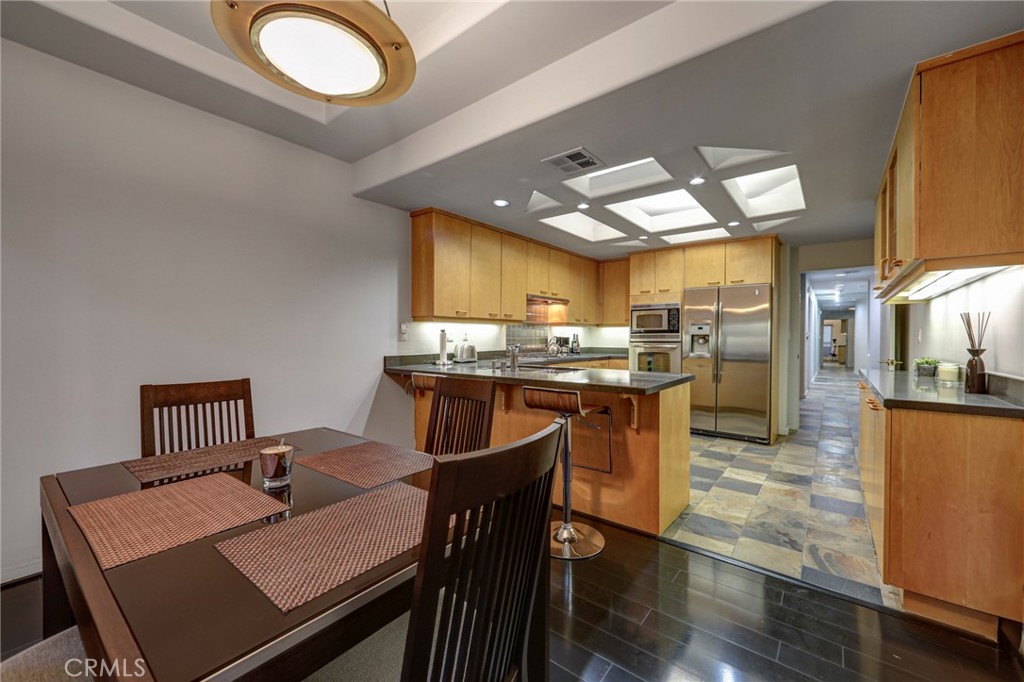 Studio City, California, 91604, United States, 2 Bedrooms Bedrooms, ,3 BathroomsBathrooms,Residential,For Sale,1847940