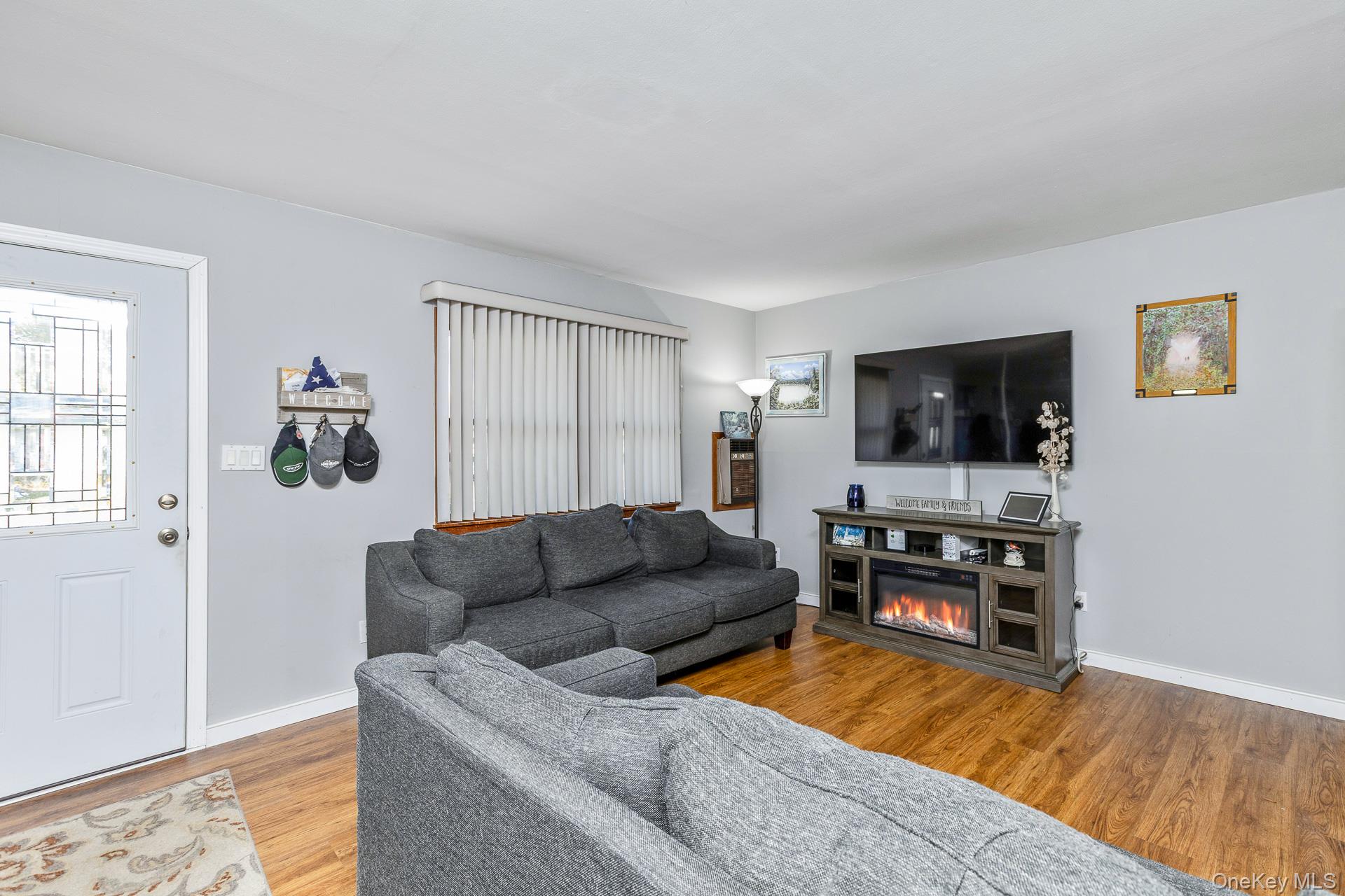 Selden, New York, 11784, United States, 3 Bedrooms Bedrooms, ,1 BathroomBathrooms,Residential,For Sale,1991834