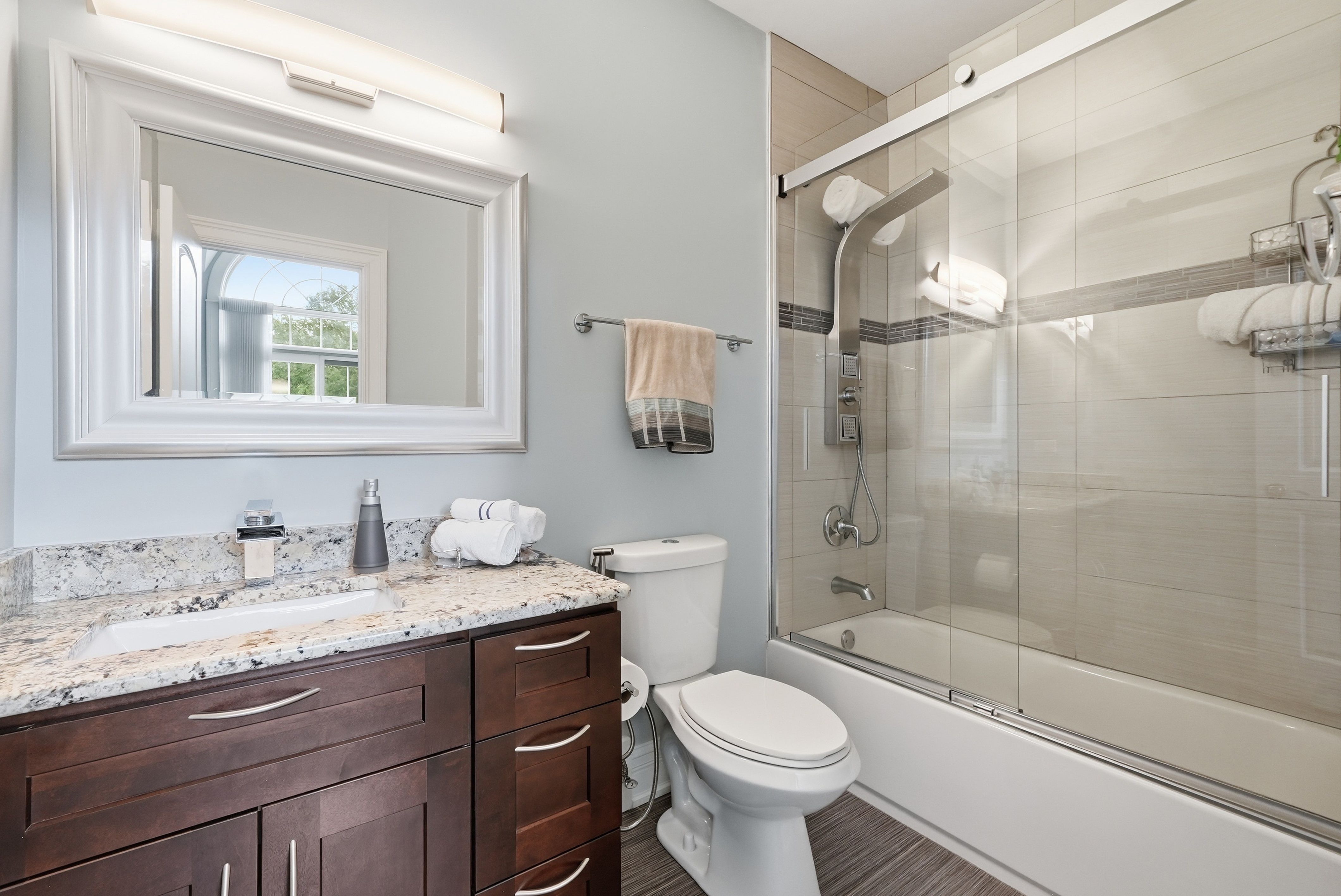  Perfectly Positioned in the Prestigious Golfview Hills Community of Hinsdale - 物件實景
