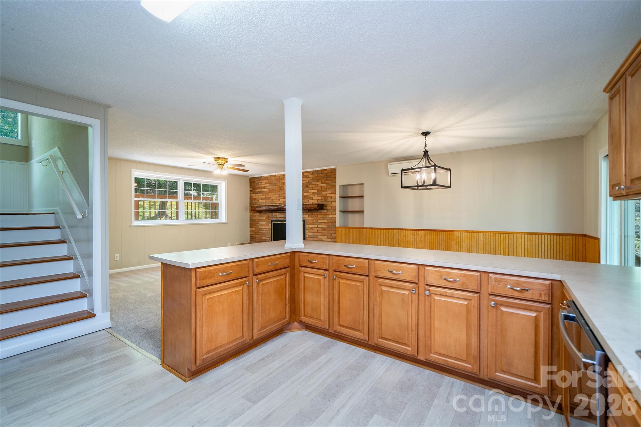 Hendersonville, North Carolina, 28739, United States, 4 Bedrooms Bedrooms, ,3 BathroomsBathrooms,Residential,For Sale,2049025