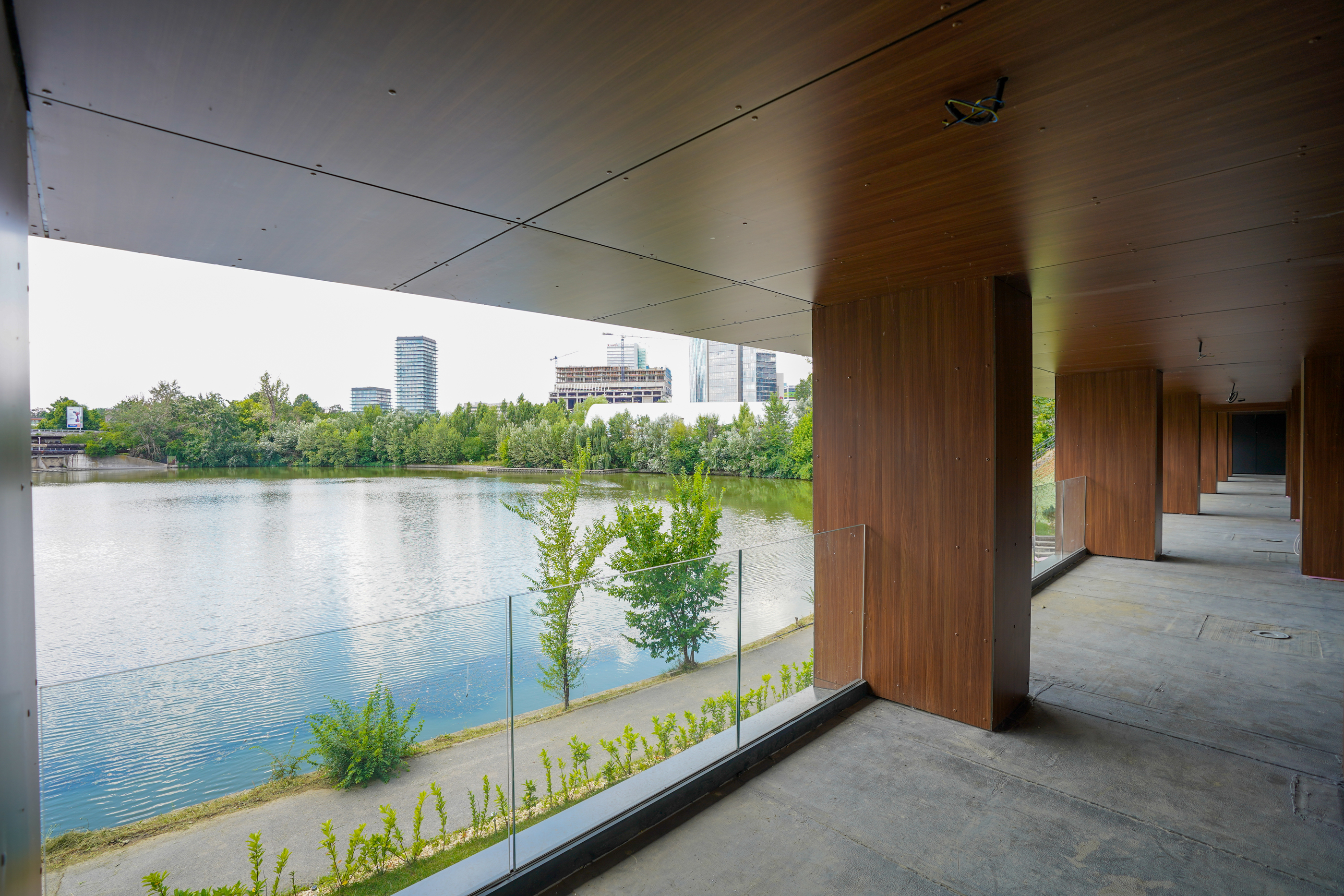  Seven-Room Waterfront Apartment Directly at Lake Level on Lake Floreasca - 物件實景