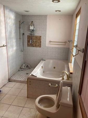 Revere, Massachusetts, 02151, United States, 5 Bedrooms Bedrooms, ,4 BathroomsBathrooms,Residential,For Sale,1931535