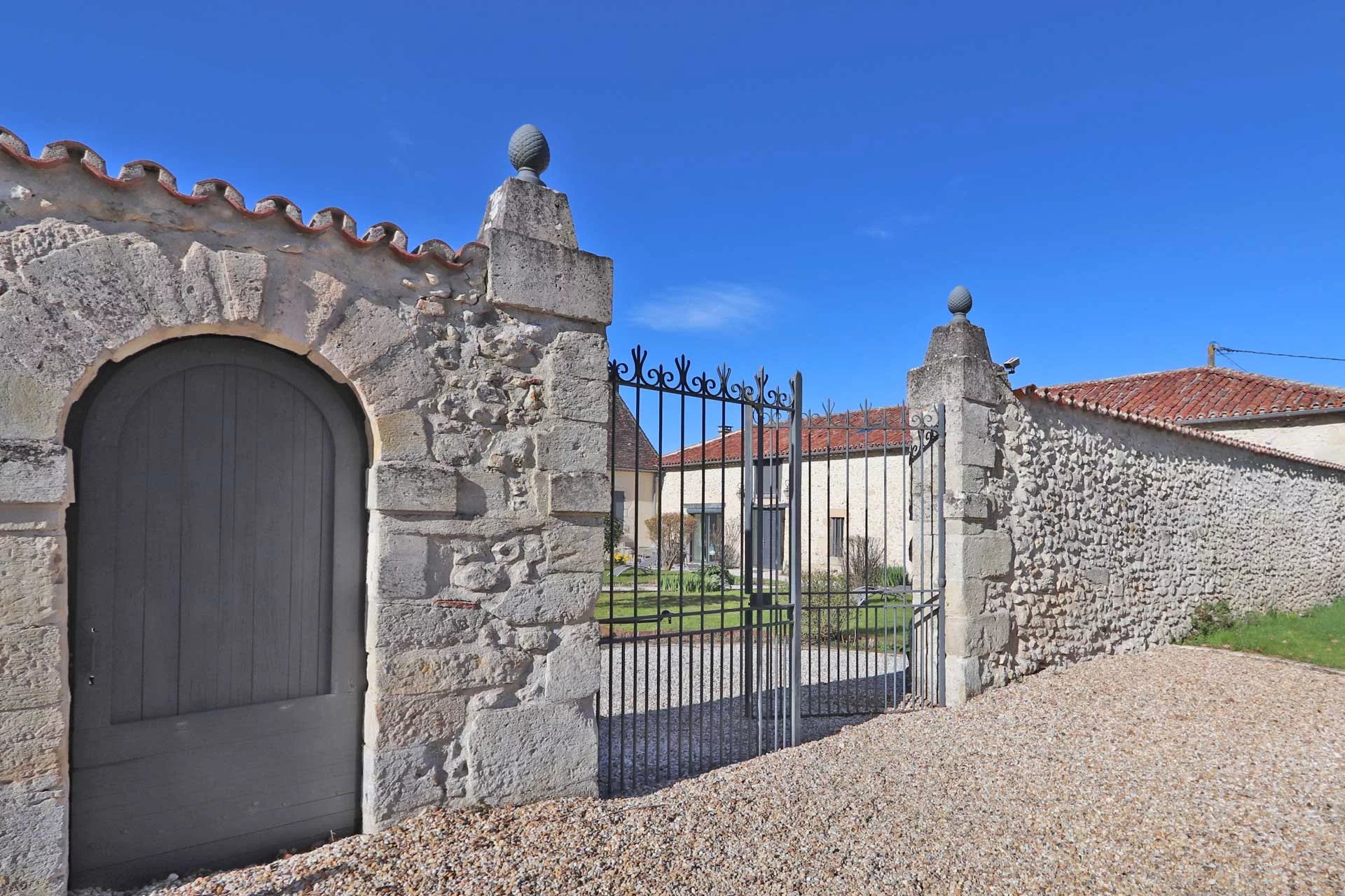 Bergerac, New Aquitaine, 24100, FR, 8 Bedrooms Bedrooms, ,5 BathroomsBathrooms,Residential,For Sale,1995803