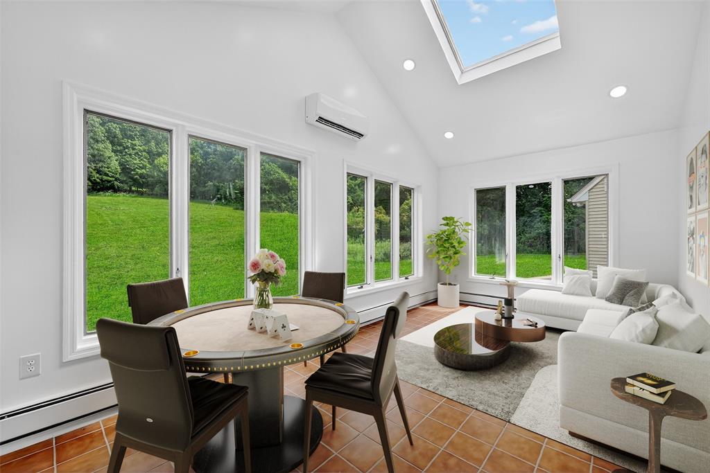 Warwick, New York, 10990, United States, 5 Bedrooms Bedrooms, ,4 BathroomsBathrooms,Residential,For Sale,1981547