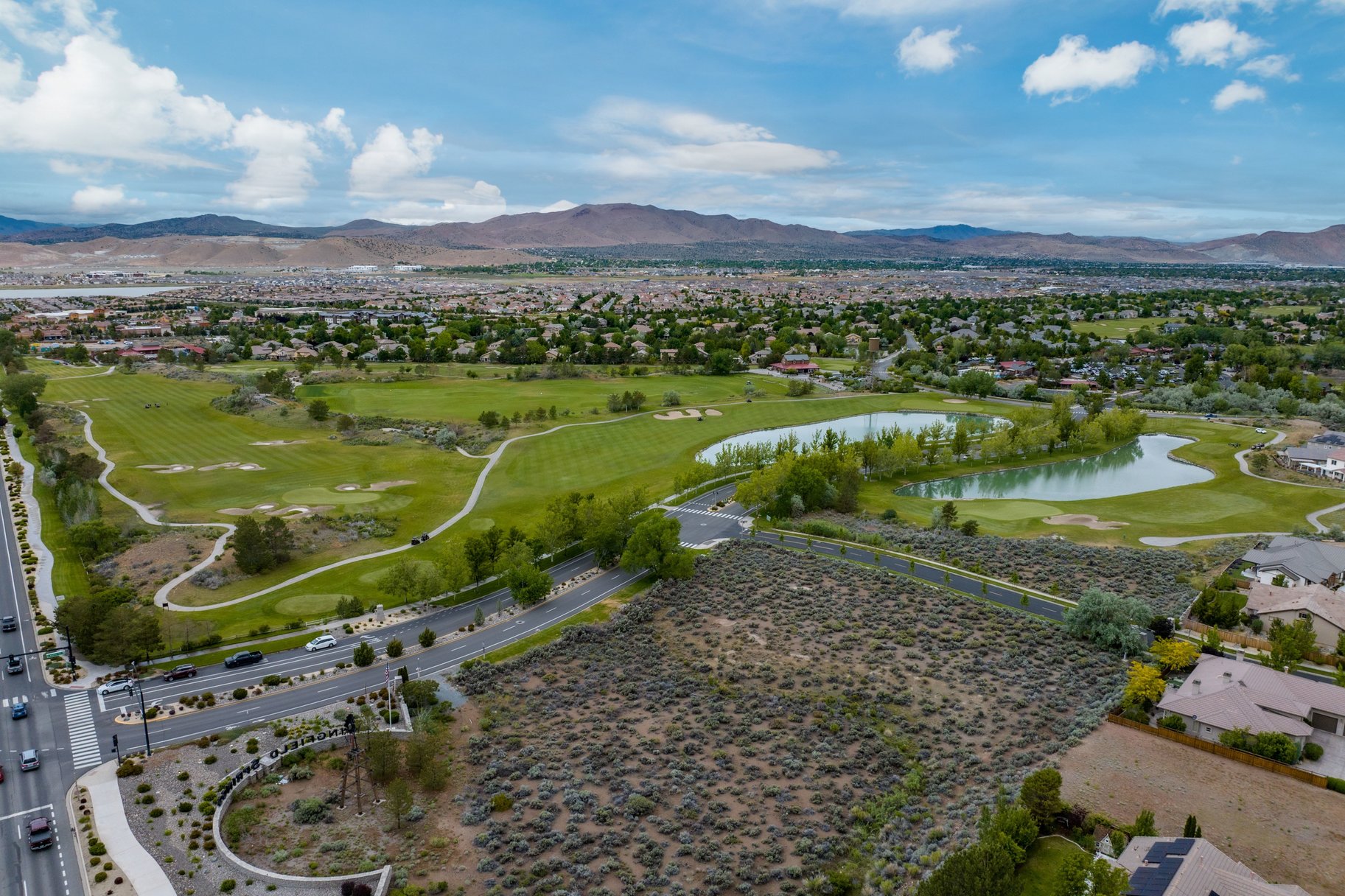  Two Story Walking Distance to Red Hawk Golf Course - 物件實景
