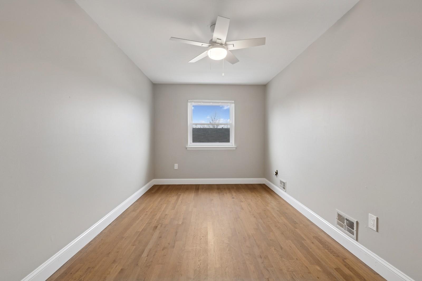 Bronx, New York, 10465, United States, 3 Bedrooms Bedrooms, ,2 BathroomsBathrooms,Residential,For Sale,1794216