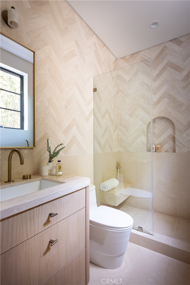 Sherman Oaks, California, 91423, United States, 6 Bedrooms Bedrooms, ,7 BathroomsBathrooms,Residential,For Sale,1990929