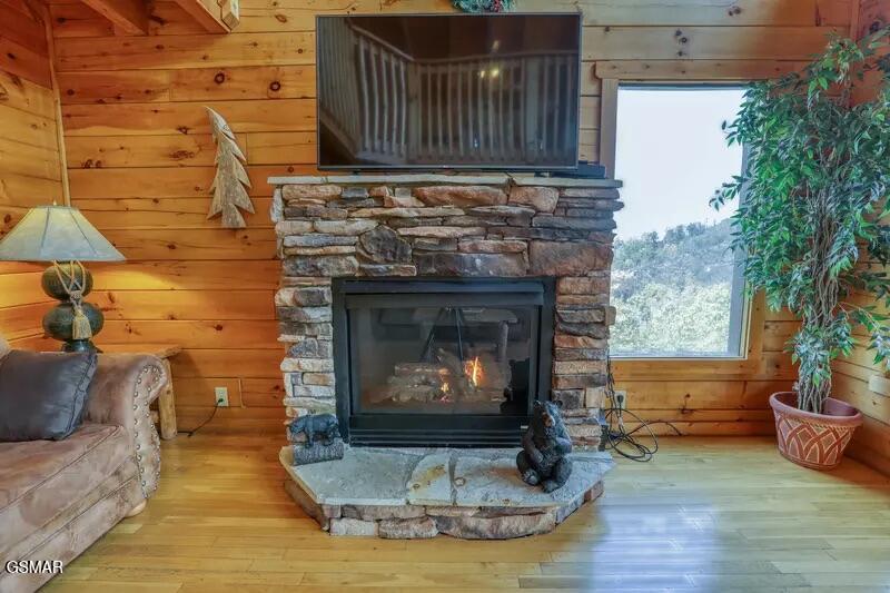 Sevierville, Tennessee, 37876, United States, 1 Bedroom Bedrooms, ,2 BathroomsBathrooms,Residential,For Sale,2005093