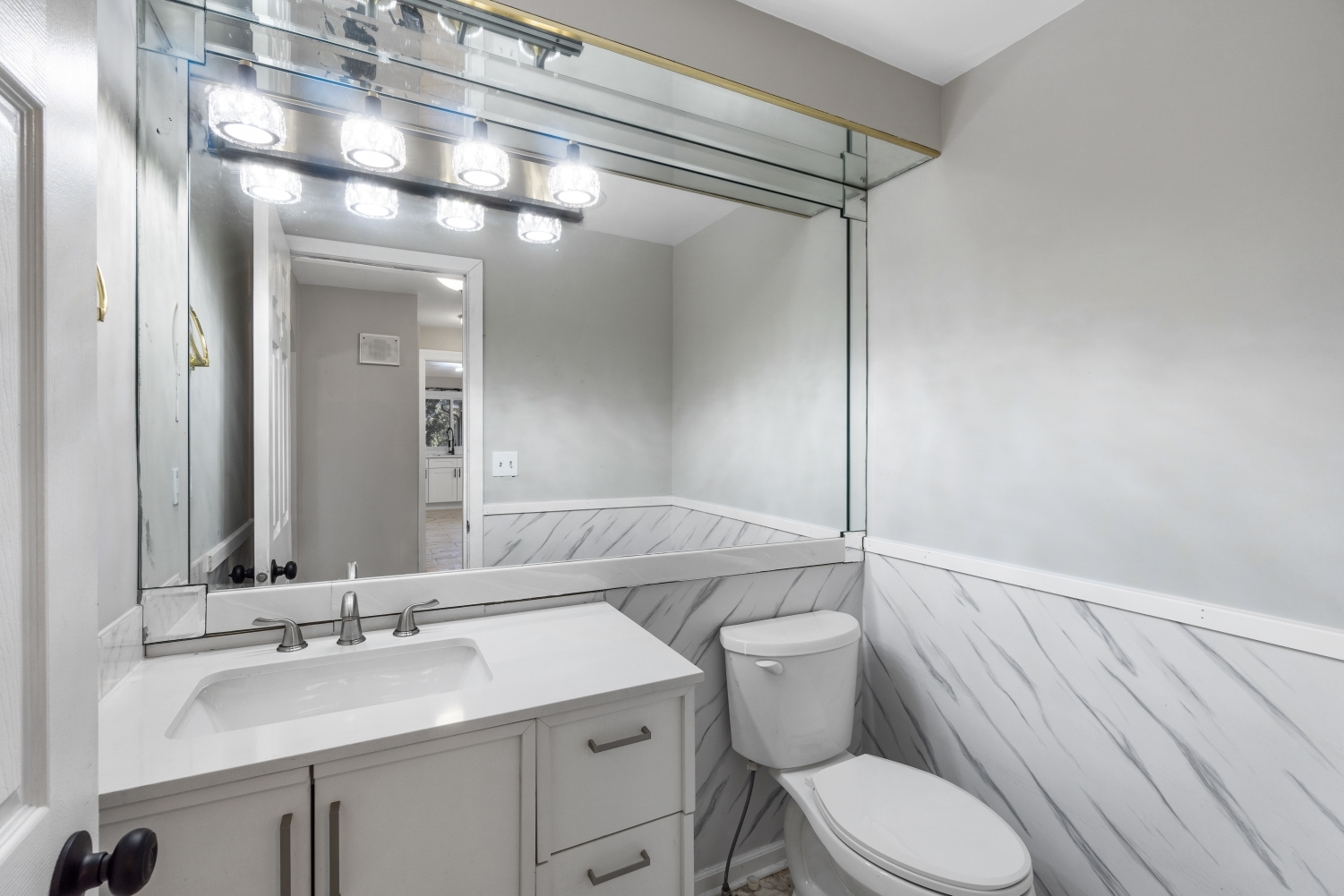 Winthrop Harbor, Illinois, 60096, United States, 5 Bedrooms Bedrooms, ,4 BathroomsBathrooms,Residential,For Sale,2005898