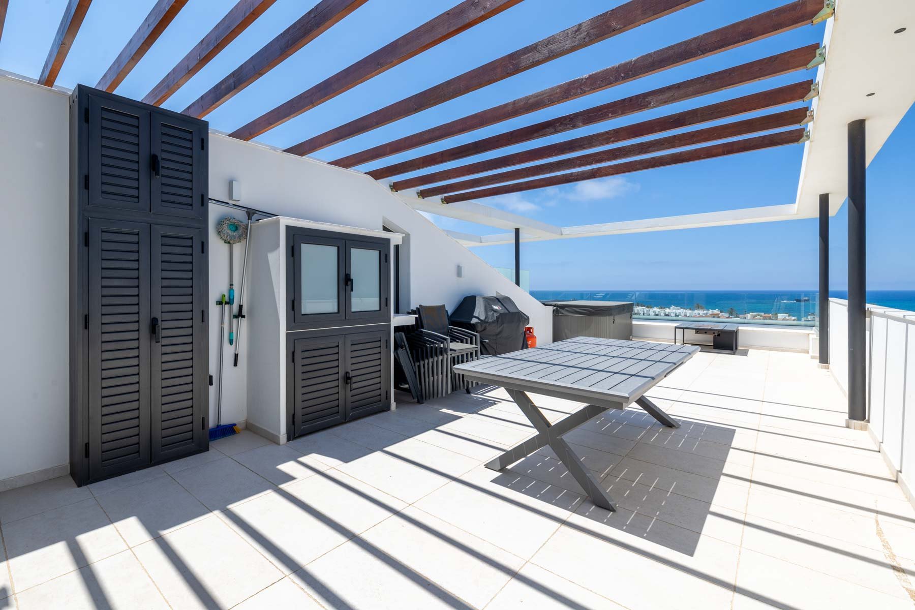  3-Bedroom Sea View Penthouse with Private Roof Terrace in Chloraka, Pafos - 物件實景