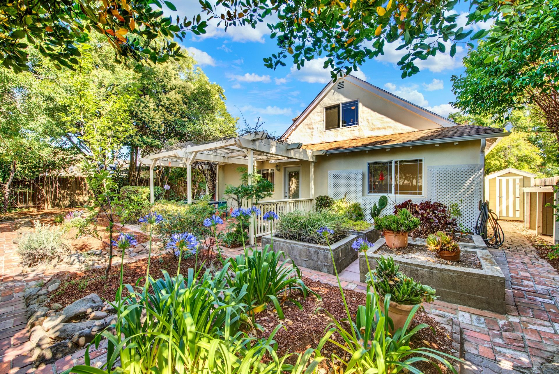  Not Your Average Coventry Manor Home - 物件實景