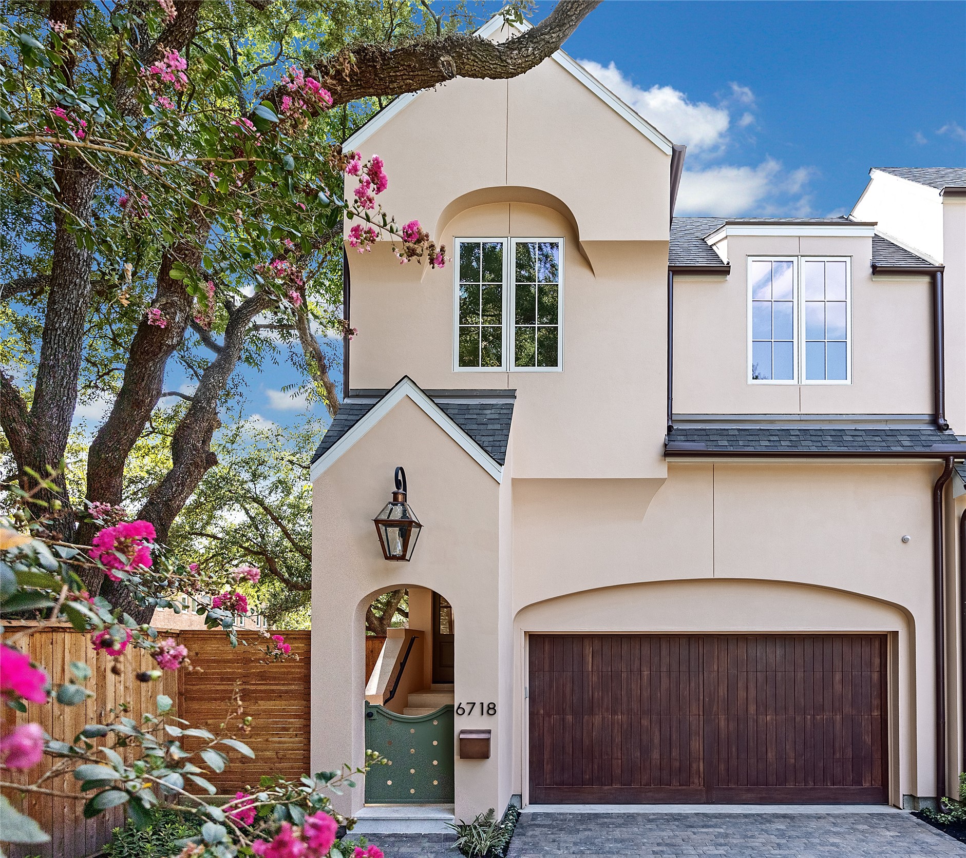 6718 Belmont St, Houston, TX 77005