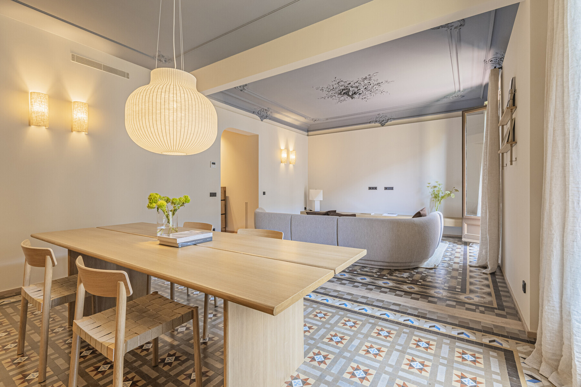  Modernist flat in Eixample with premium finishes in the Quadrat d