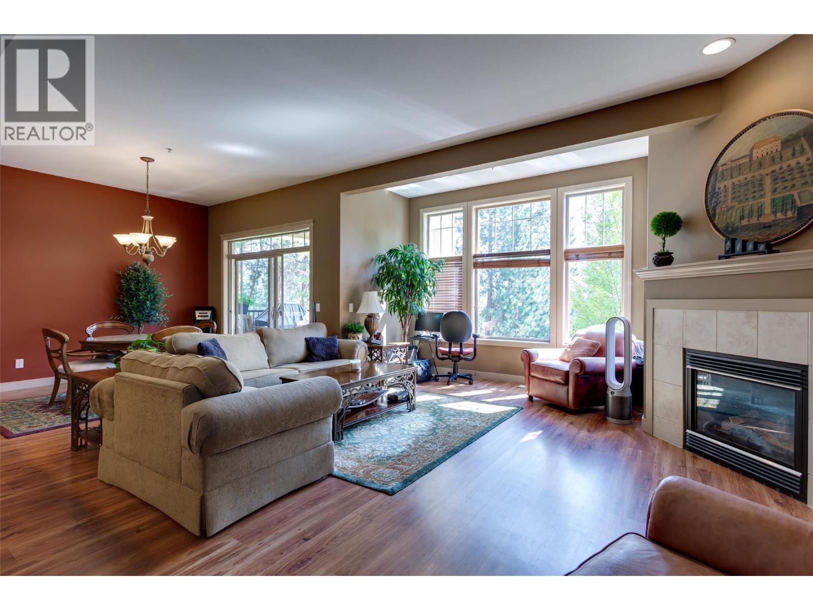 KELOWNA, British Columbia, V1V 2V9, CA, 2 Bedrooms Bedrooms, ,2 BathroomsBathrooms,Residential,For Sale,1960858