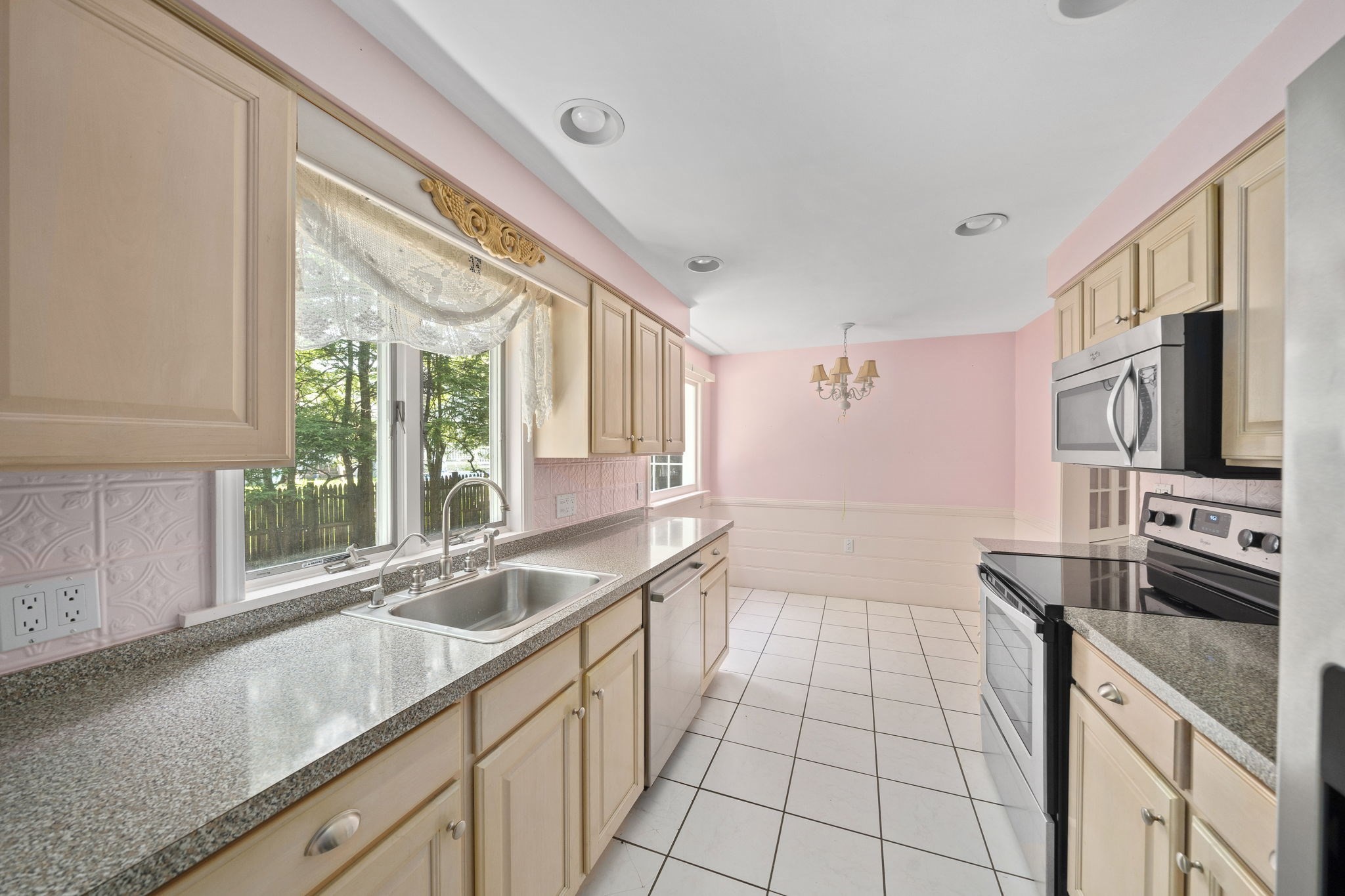 Braintree, Massachusetts, 02184, United States, 2 Bedrooms Bedrooms, ,2 BathroomsBathrooms,Residential,For Sale,1899290