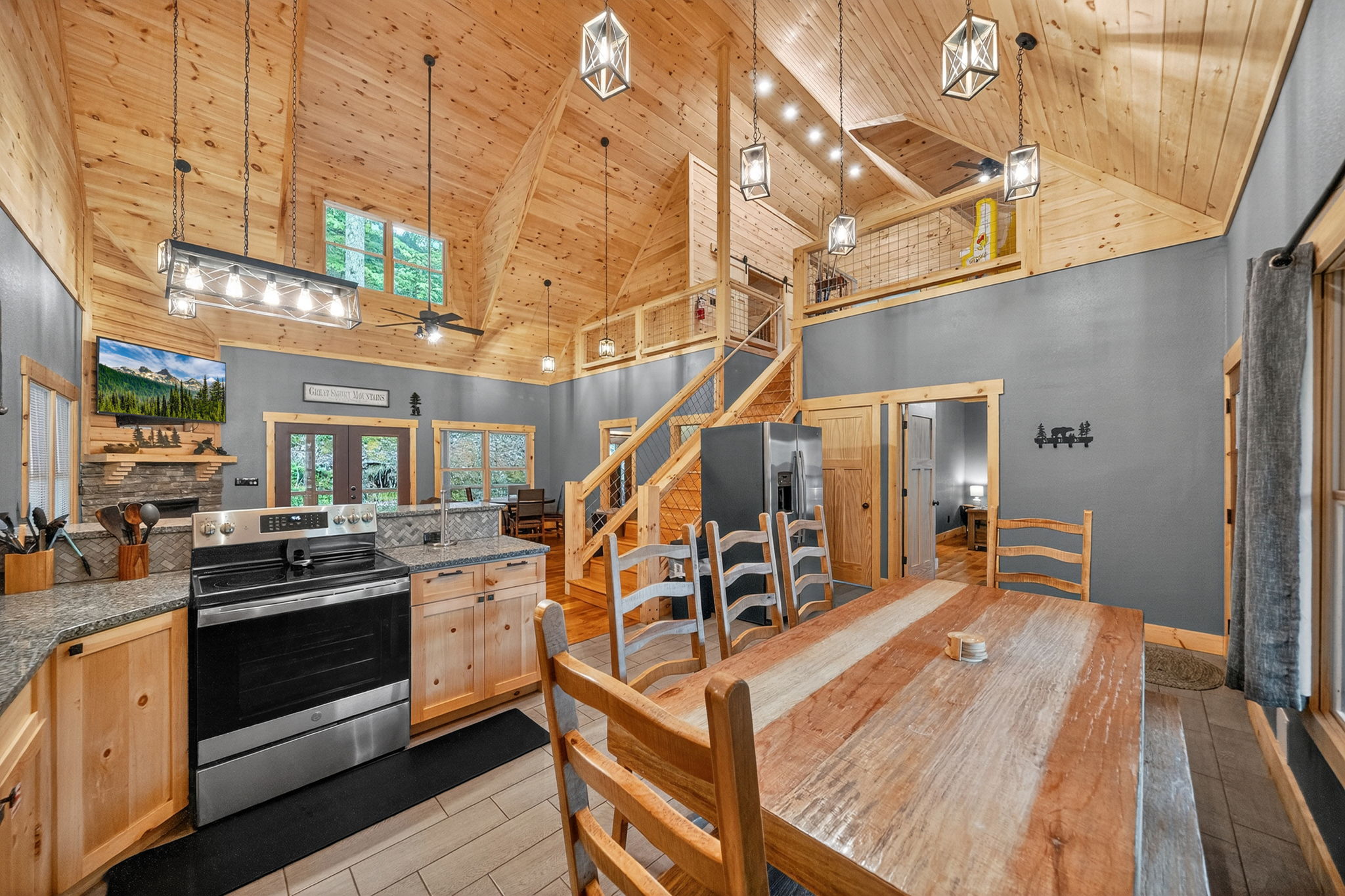 Sevierville, Tennessee, 37862, United States, 4 Bedrooms Bedrooms, ,6 BathroomsBathrooms,Residential,For Sale,1982838