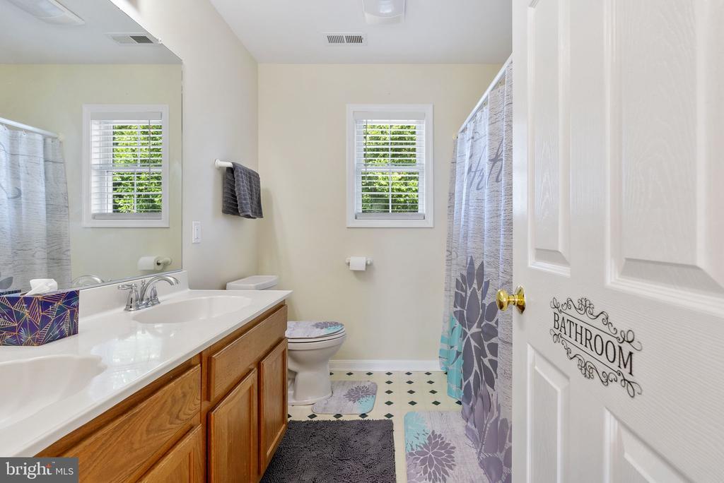 Winchester, Virginia, 22601, United States, 3 Bedrooms Bedrooms, ,3 BathroomsBathrooms,Residential,For Sale,1906316