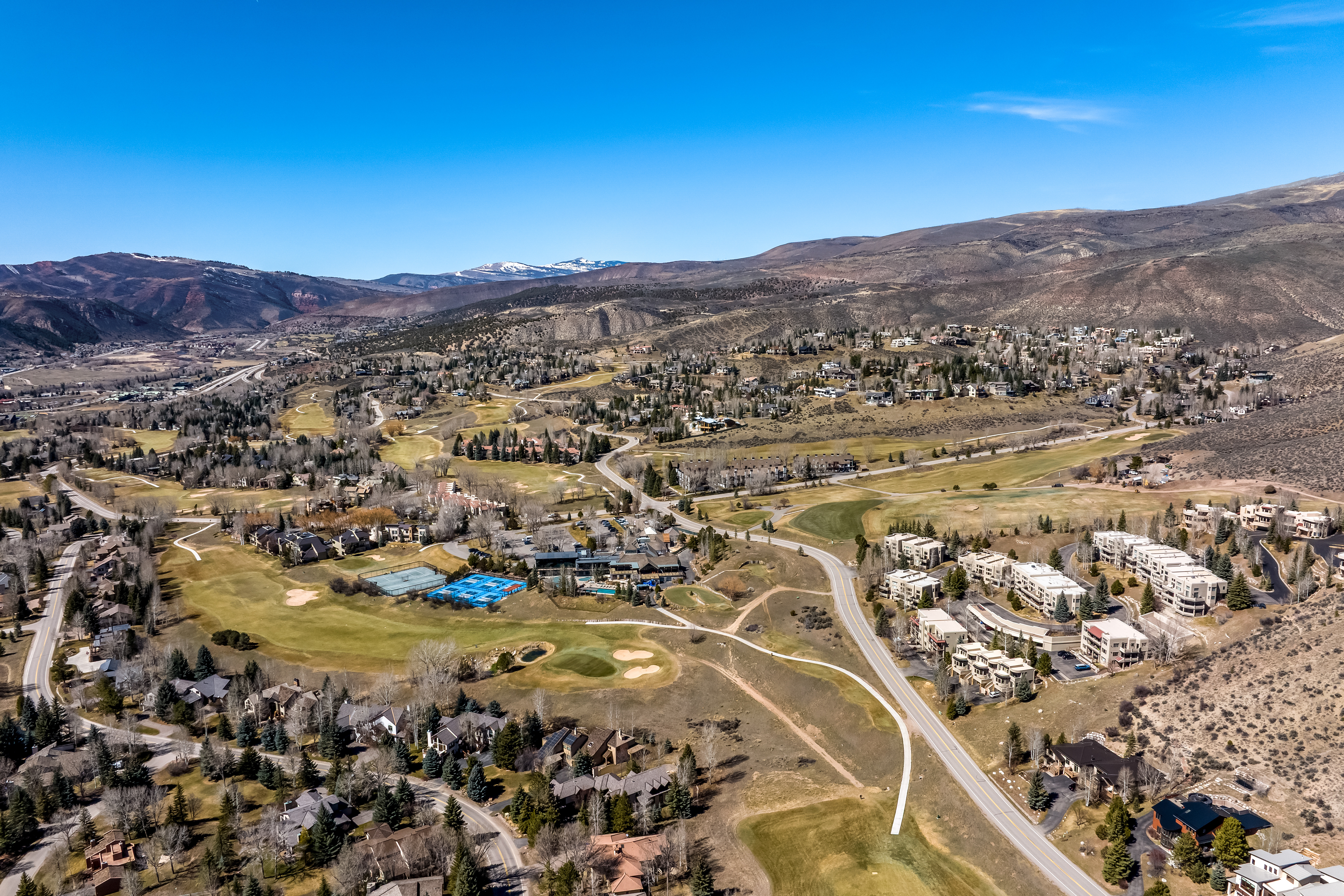  Captures sweeping views of Arrowhead and the surrounding mountain landscape. - 物件實景