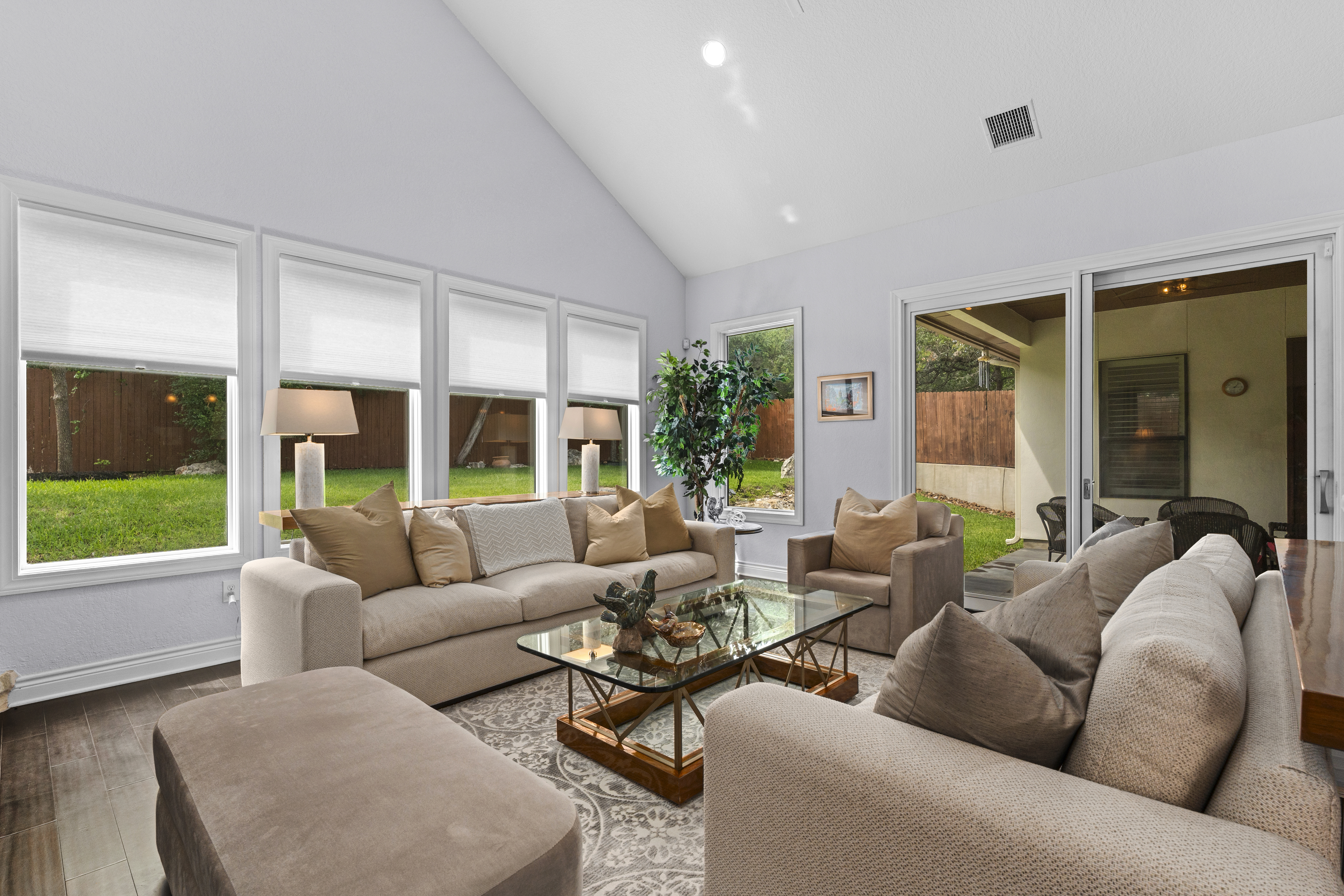  Remodeled Estate Living in Rogers Ranch - 物件實景