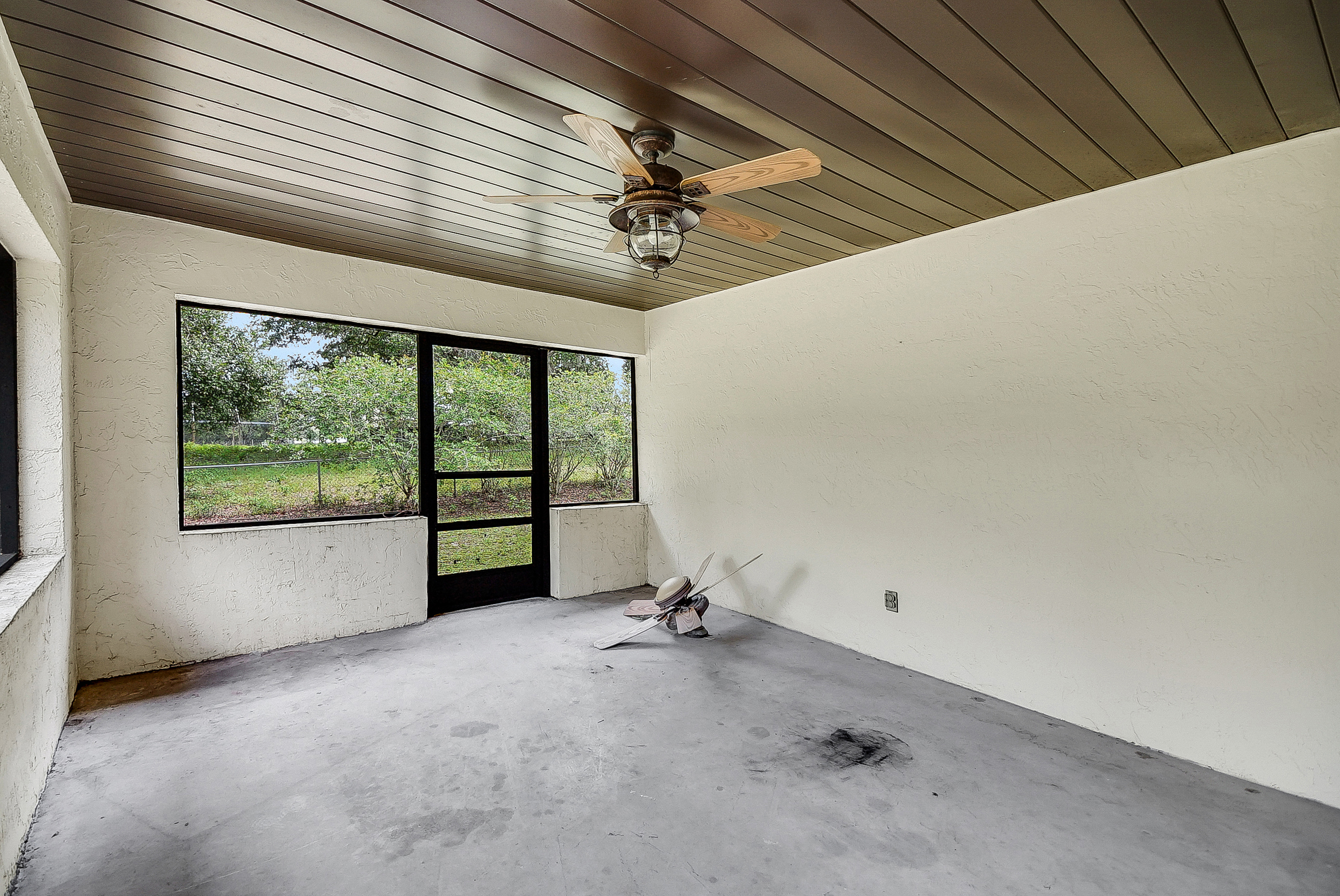 Lady Lake, Florida, 32159, United States, 4 Bedrooms Bedrooms, ,2 BathroomsBathrooms,Residential,For Sale,1873535