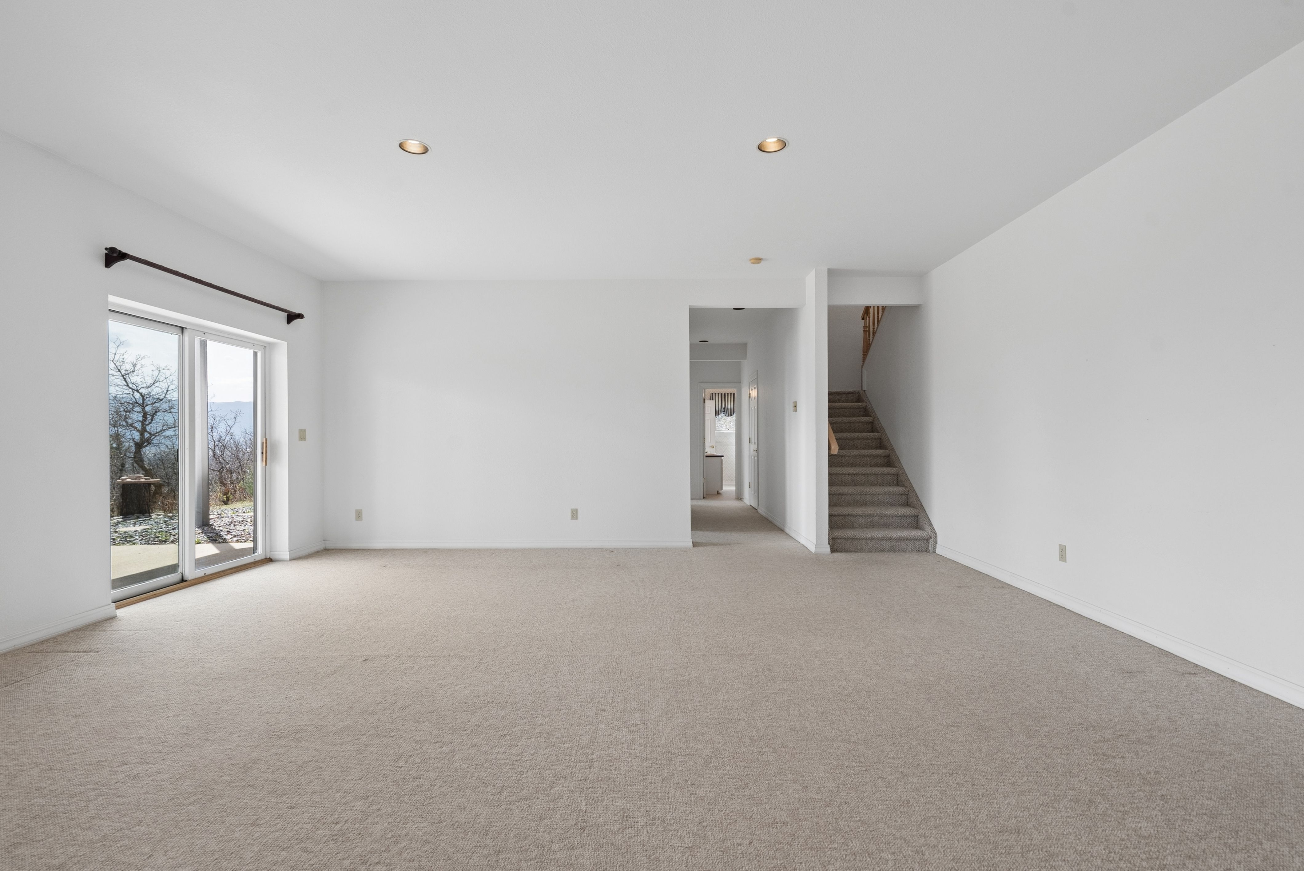  Bright & Spacious Ranch Home with Scenic Views - 物件實景