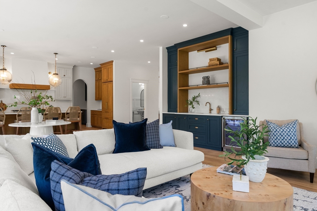 Hingham, Massachusetts, 02043, United States, 5 Bedrooms Bedrooms, ,6 BathroomsBathrooms,Residential,For Sale,1994867