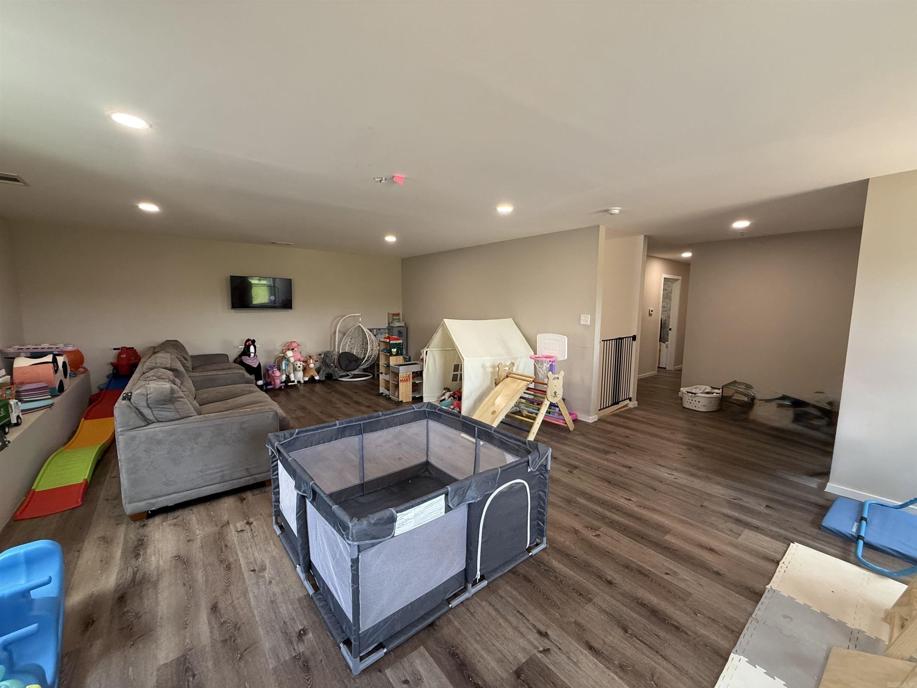 Traskwood, Arkansas, 72167, United States, 5 Bedrooms Bedrooms, ,4 BathroomsBathrooms,Residential,For Sale,1976094