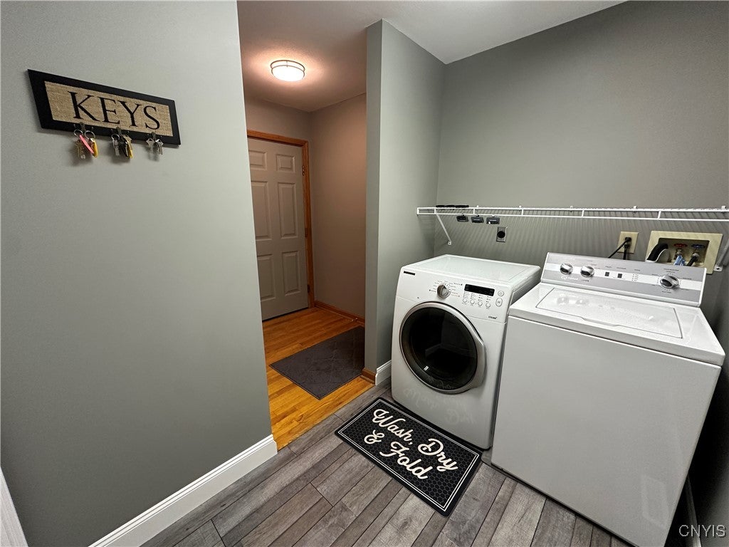 Oswego, New York, 13126, United States, 4 Bedrooms Bedrooms, ,3 BathroomsBathrooms,Residential,For Sale,1899451