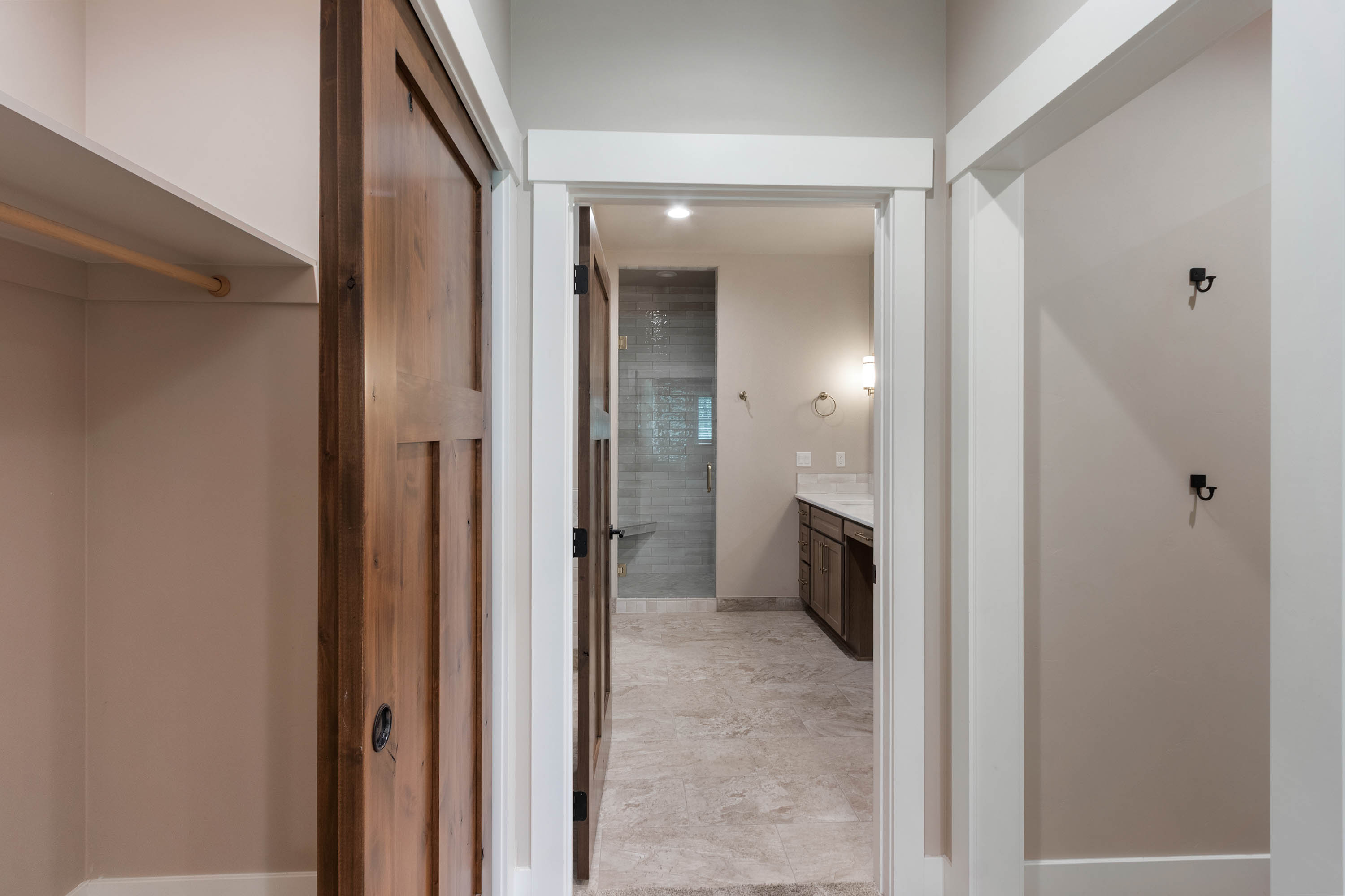 Dover, Idaho, 83825, United States, 3 Bedrooms Bedrooms, ,2 BathroomsBathrooms,Residential,For Sale,2032287