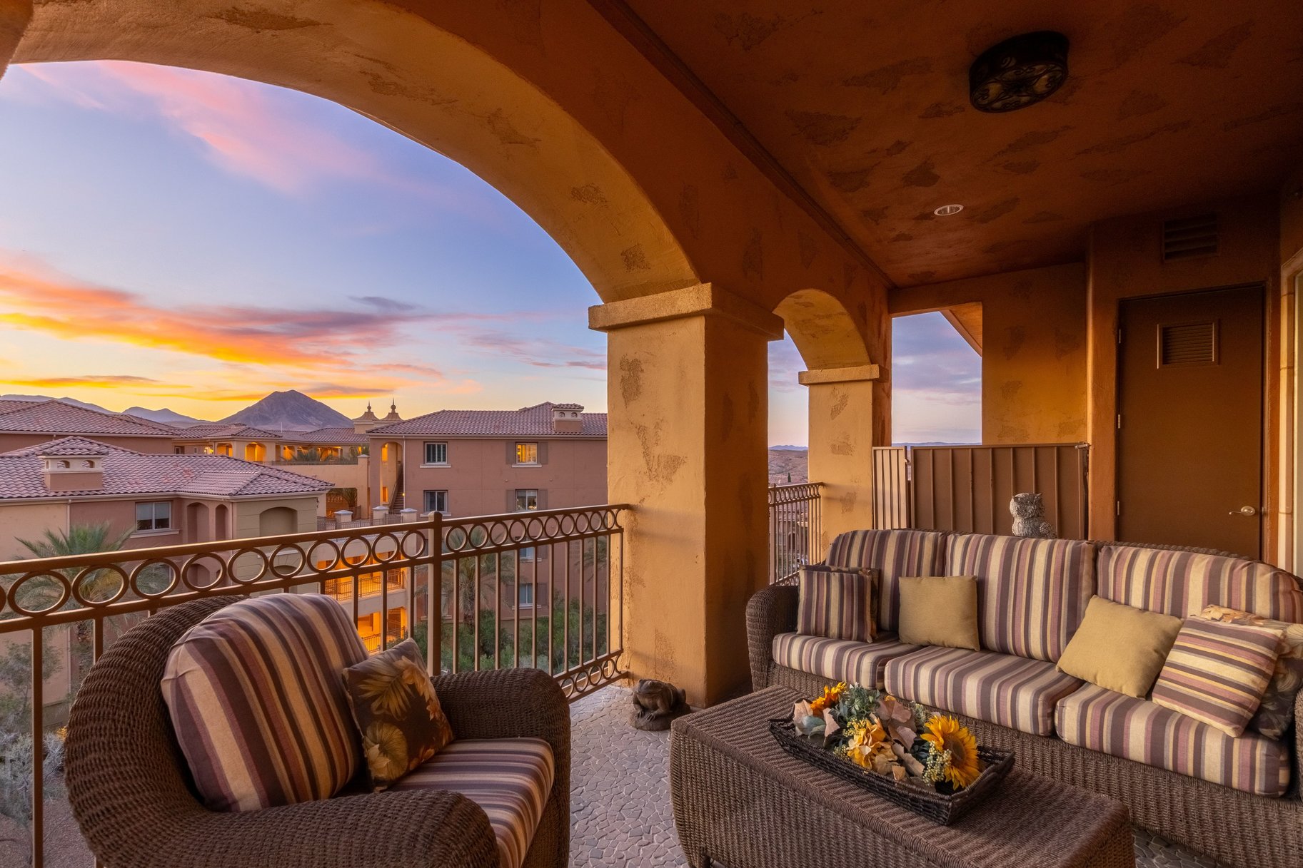  Lake Las Vegas Furnished 3 Beds, 3 Bath With Den Penthouse & Lake Views - 物件實景