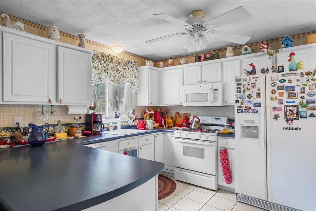 Tewksbury, Massachusetts, 01876, United States, 2 Bedrooms Bedrooms, ,2 BathroomsBathrooms,Residential,For Sale,2048183