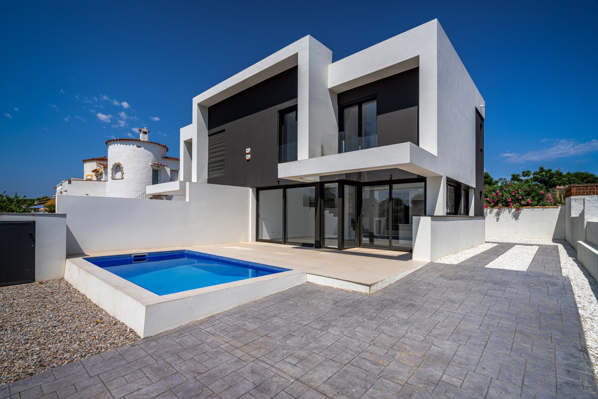  Newly built house in a privileged residential area near the beach. - 物件實景