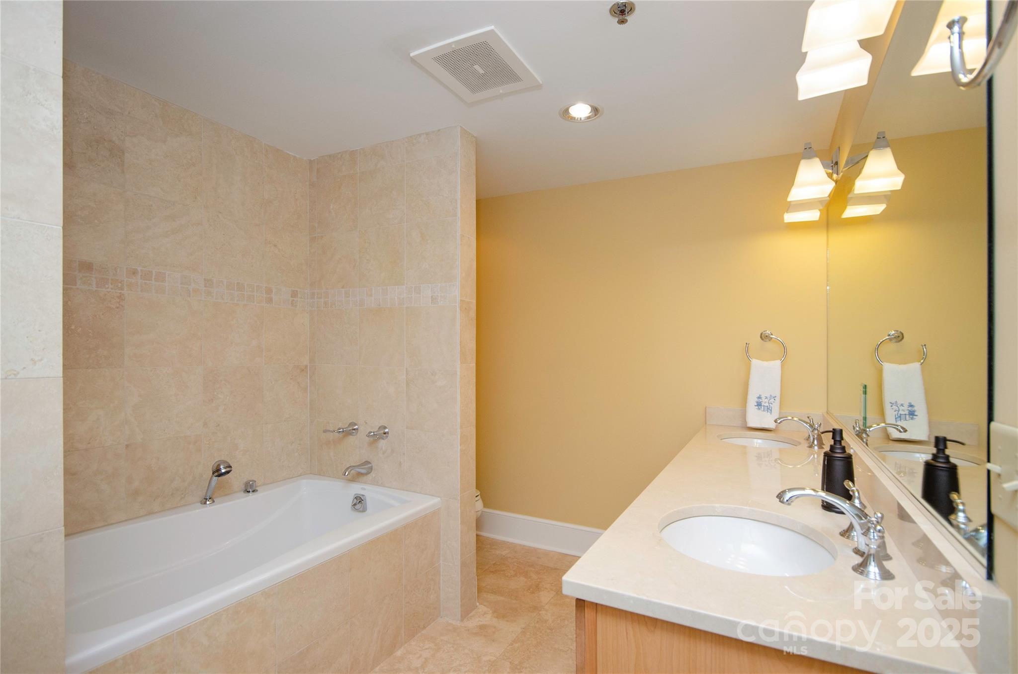 Asheville, North Carolina, 28801, United States, 2 Bedrooms Bedrooms, ,2 BathroomsBathrooms,Residential,For Sale,1827060
