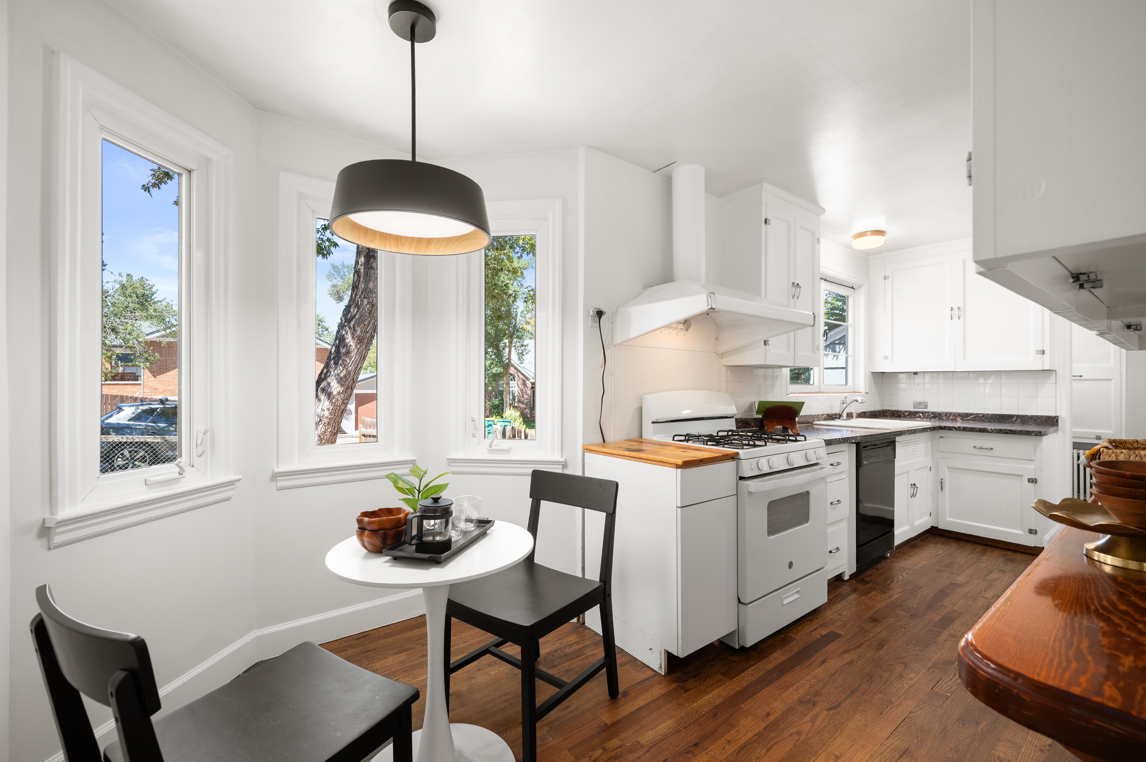  Discover Timeless Mid-Century Character Paired with Thoughtful Updates - 物件實景