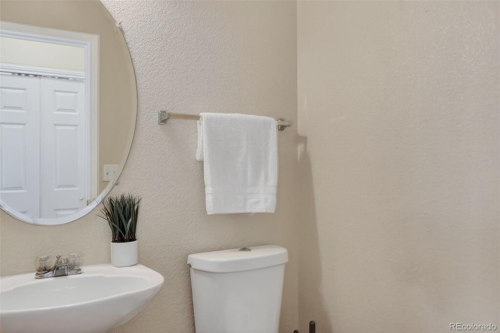 Lakewood, Colorado, 80232, United States, 3 Bedrooms Bedrooms, ,4 BathroomsBathrooms,Residential,For Sale,1941037