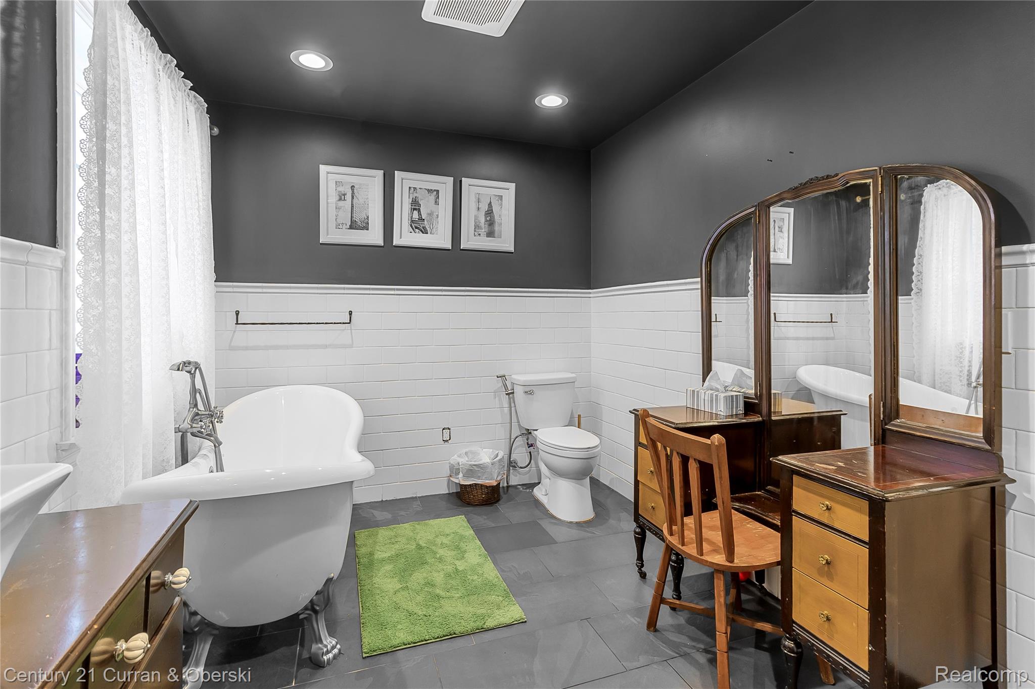 Dearborn, Michigan, 48124, United States, 4 Bedrooms Bedrooms, ,3 BathroomsBathrooms,Residential,For Sale,1921247