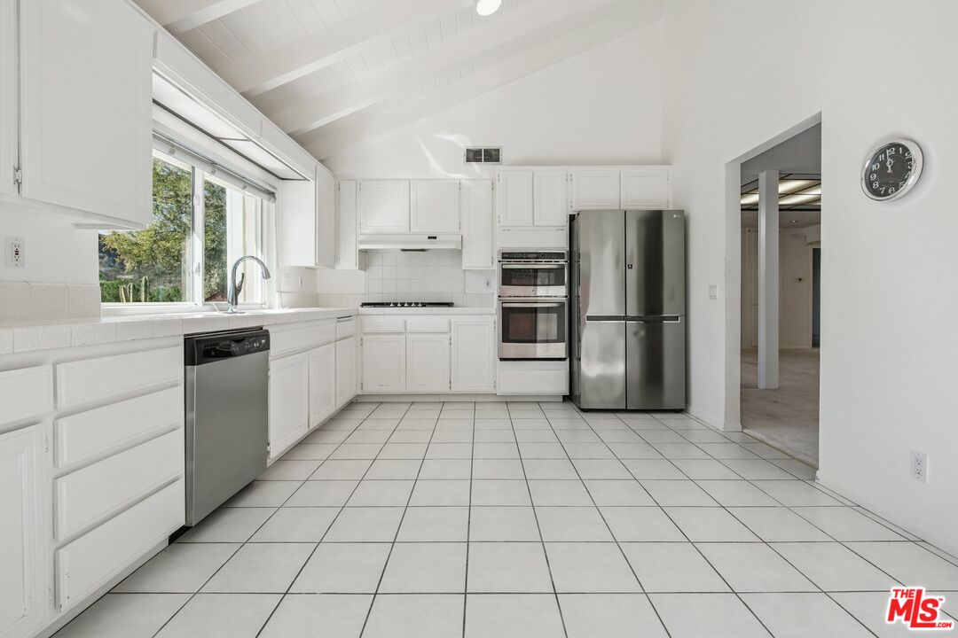 Pacific Palisades, California, 90272, United States, 4 Bedrooms Bedrooms, ,3 BathroomsBathrooms,Residential,For Sale,1989608