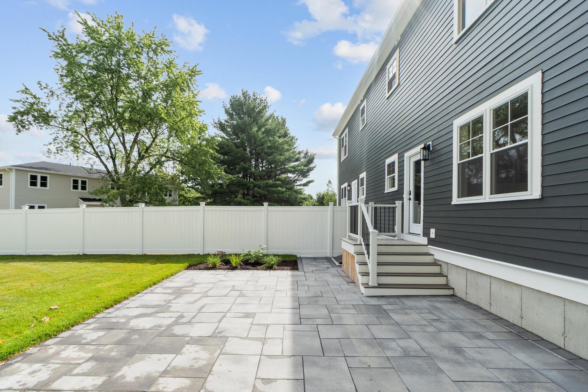  58 Neillian Street, Bedford, MA, 01730 - 物件實景